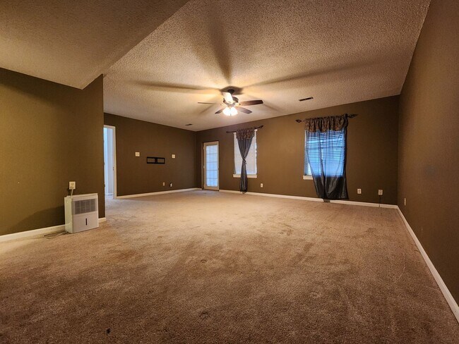 Building Photo - Maryville 37801- 3 bed 2.5 bath condo - call Tom Parry 865-607-3649