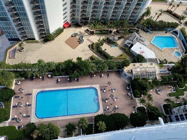Building Photo - 1717 N Bayshore Dr