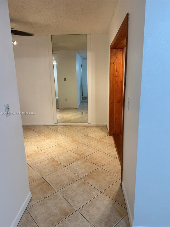 Building Photo - 10762 La Placida Dr