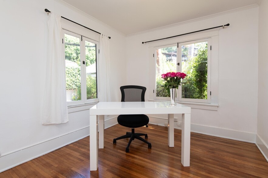 Building Photo - 2001 1/2 Pinehurst Rd