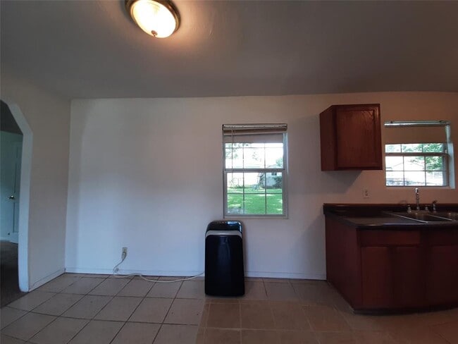 Building Photo - 10322 Rosehaven Dr