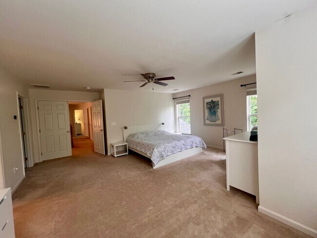 Building Photo - 5920 Nicolet Ct