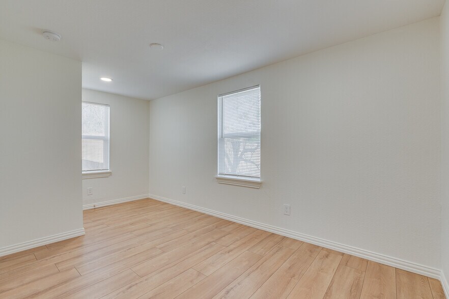 Bedroom 3 - 325 S Wood St