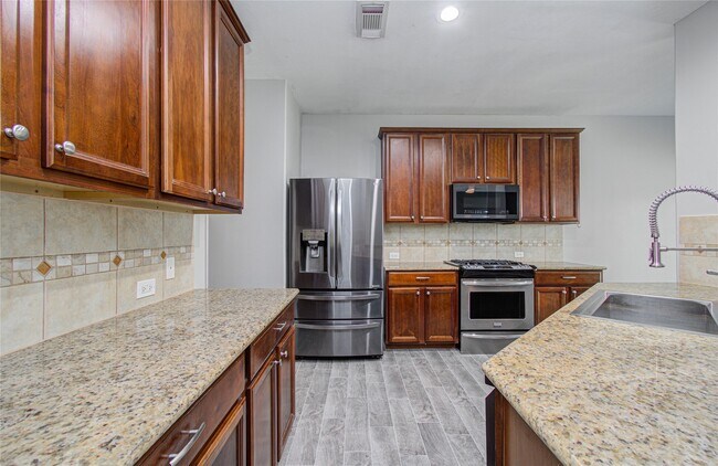 Building Photo - 6814 Summer Bridge Ln