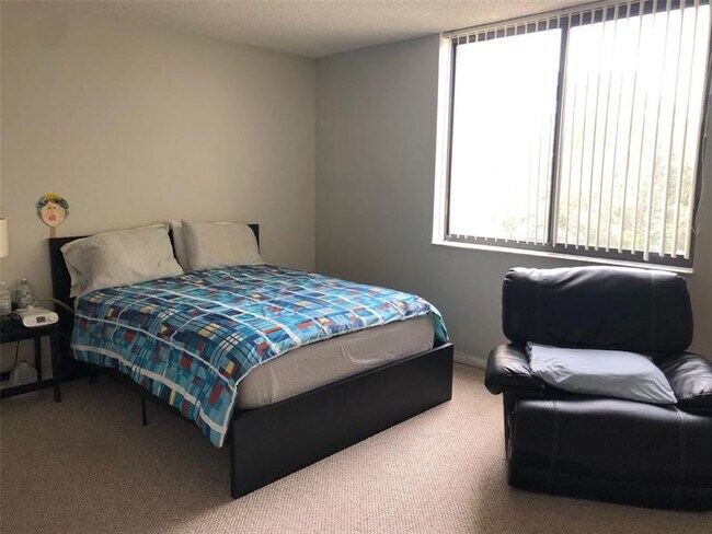 Building Photo - 2838 Madison St