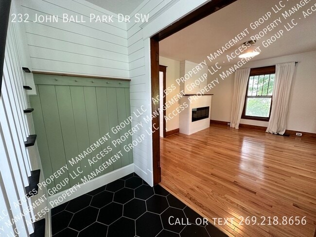 Building Photo - 232 John Ball Park Dr SW