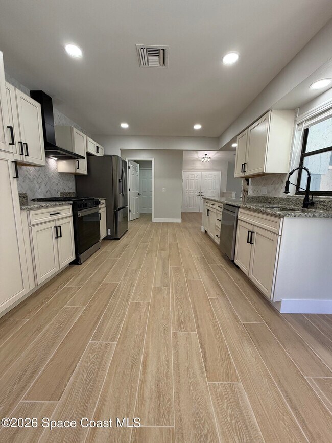 Building Photo - 845 Juniper Cir