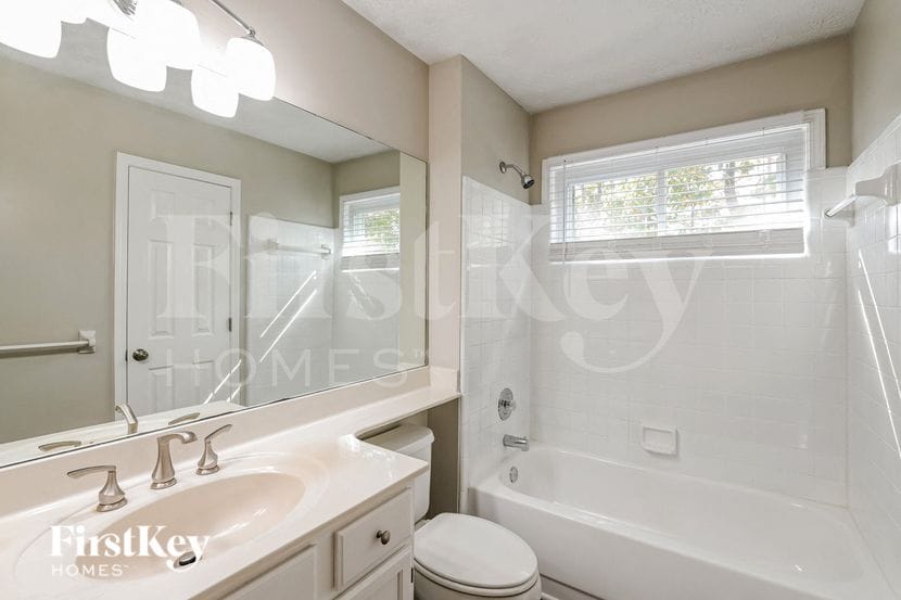 Building Photo - 1817 Emerson Lake Cir