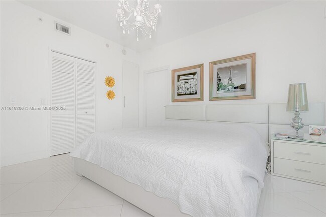 Building Photo - 300 S Biscayne Blvd