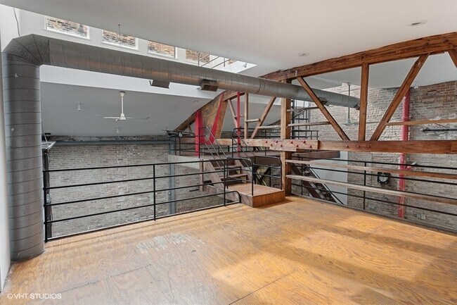 Building Photo - 606 W 18th St