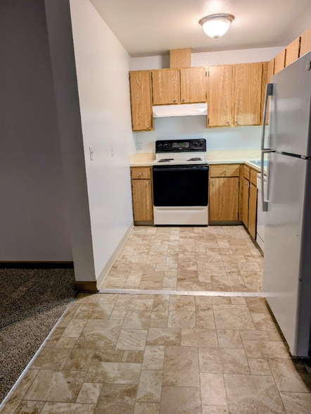 Building Photo - 9233 Interlake Ave N