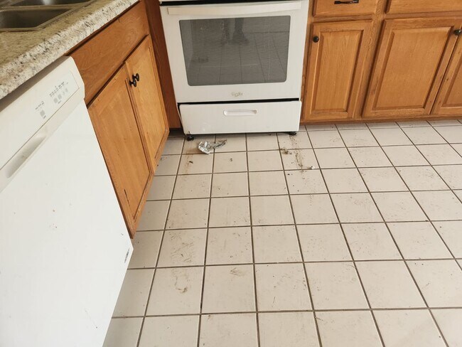 Building Photo - 413-415 N. 6th Avenue