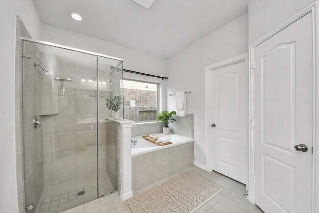Building Photo - 23714 Via Viale Dr