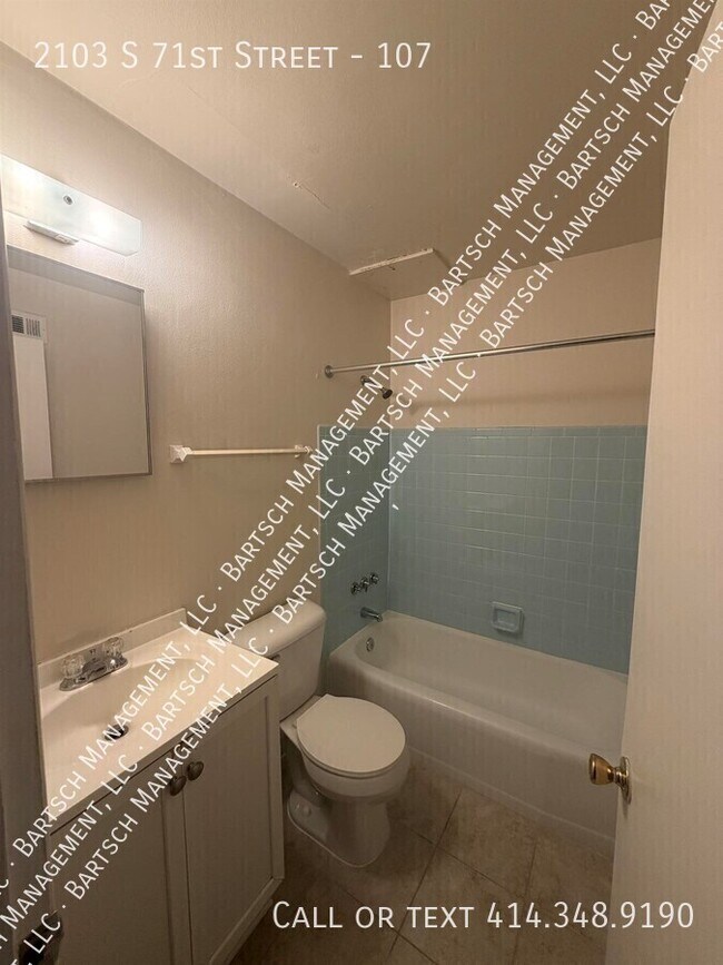 Building Photo - 2103 S 71st St