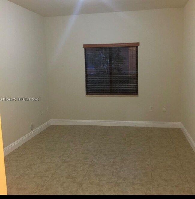 Building Photo - 41 W 14th St