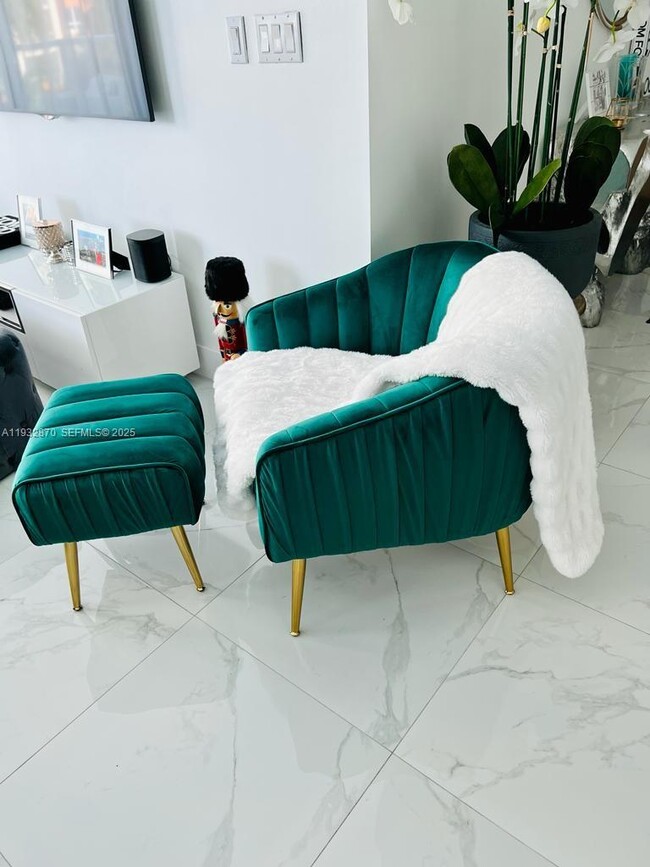 Building Photo - 1900 N Bayshore Dr