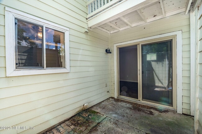 Building Photo - 2300 Twelve Oaks Dr