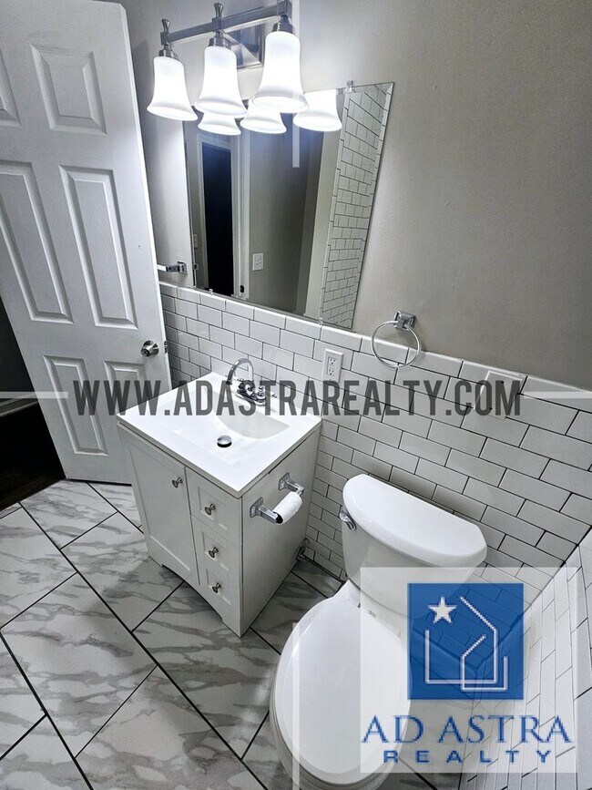 Building Photo - Beautiful 3 Bed 2 Bath Brick Home in KCMO!...