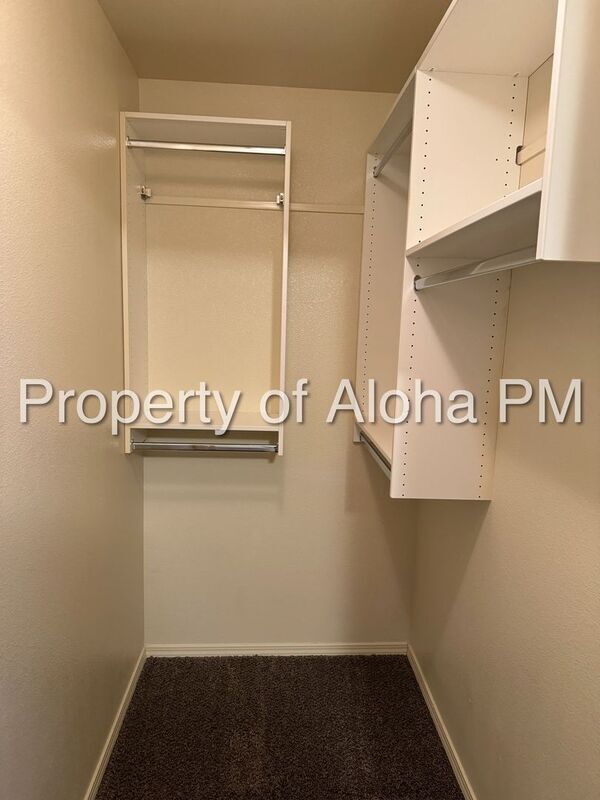 Building Photo - 1043 W Pine Ave
