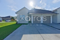 Building Photo - 4815 E Dacha Ln