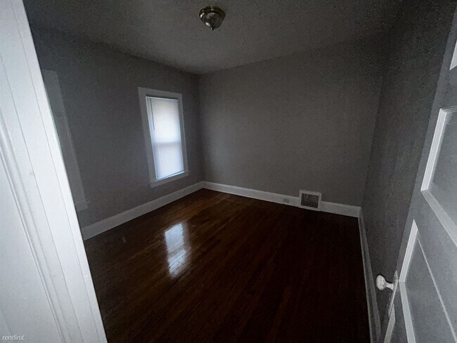 Building Photo - 2 br, 1 bath Duplex - 390 East 162nd Stree...