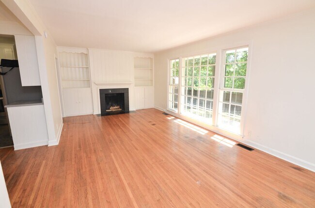 Building Photo - 729 Richfield Dr