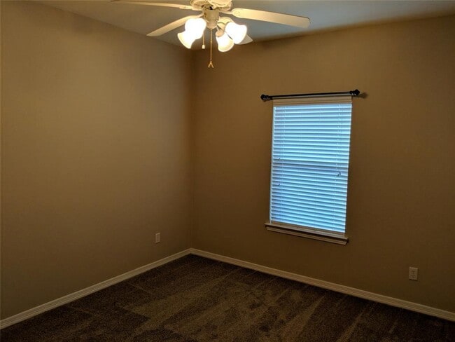 Building Photo - 21111 Sweet River Ln