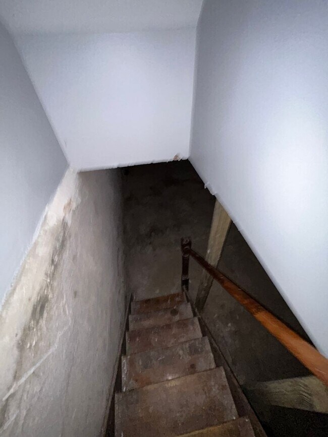 Building Photo - 24 E Abbottsford Ave