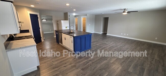 Building Photo - 157 E Murtaugh Lake Dr