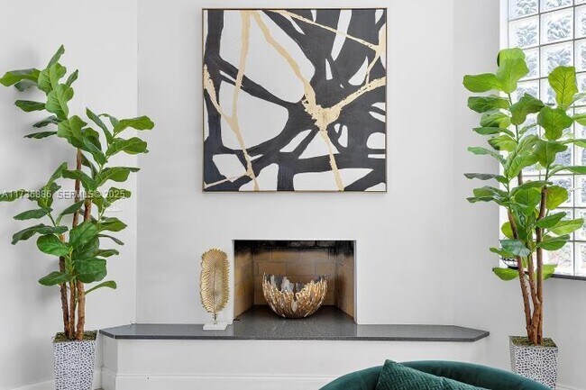 Building Photo - 2541 NE 195th St