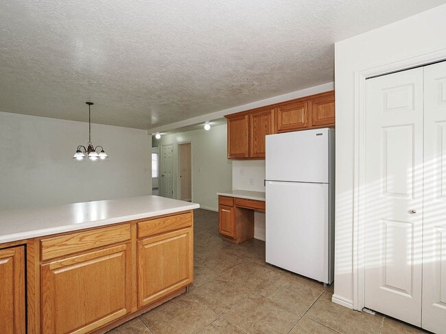 Building Photo - 2 Bedroom, 2 Bathroom Home