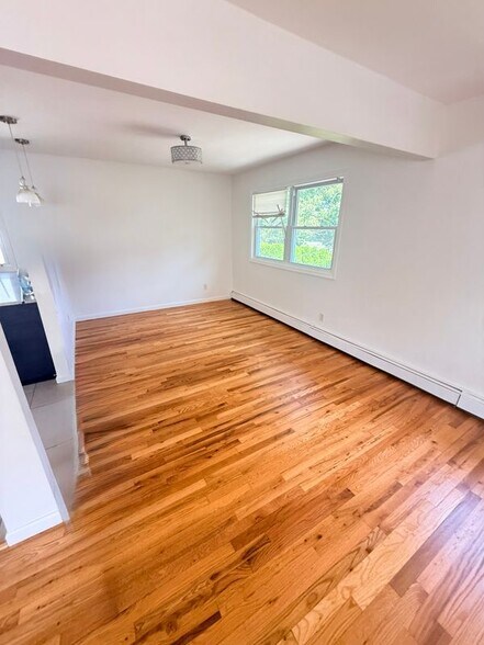 Building Photo - 10 Park Cir
