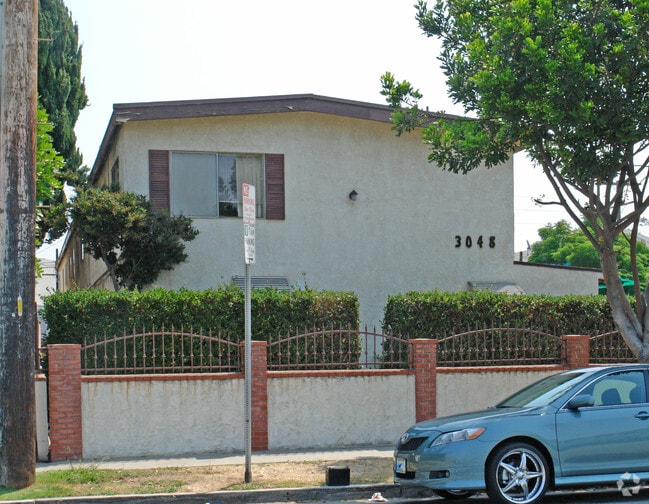 Building Photo - 3048 Livonia Ave