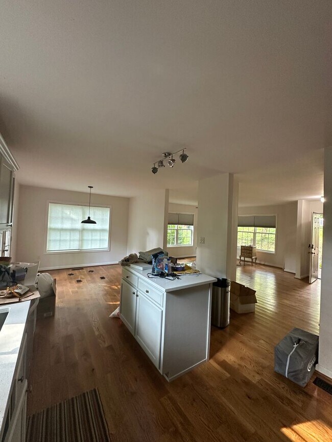 Building Photo - 250 Hodgson Dr