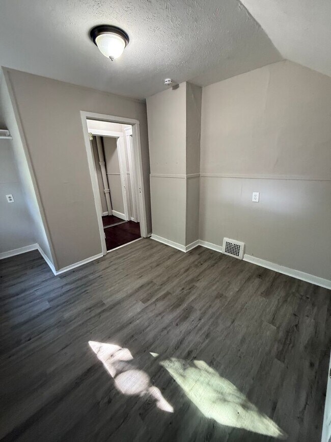 Building Photo - SECTION 8 and EDEN Accepted!! Your Newly Renovated Dream 5 Br Home Awaits!!