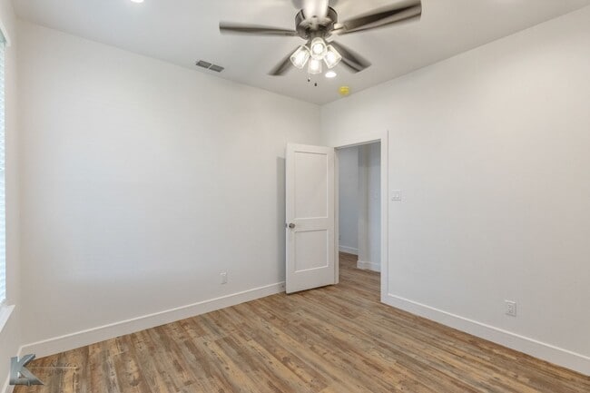 Building Photo - NEWER CONSTRUCTION! 3 bedroom, 2 bath, 2 car garage