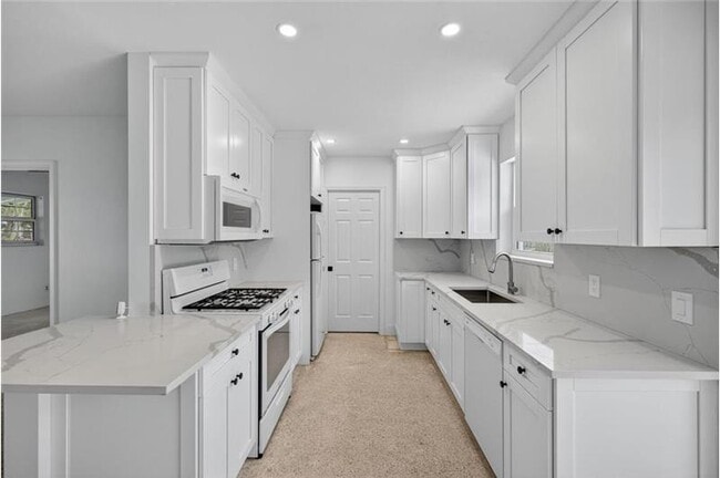 Building Photo - 3131 SW 20th Ct