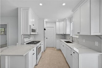 Building Photo - 3131 SW 20th Ct