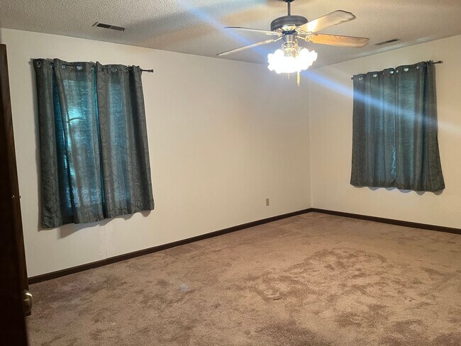 Building Photo - 3039 SW Maupin Ln