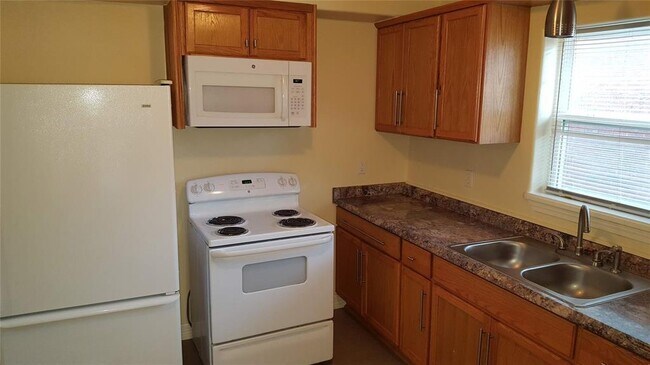 Building Photo - 2915 Truxillo St