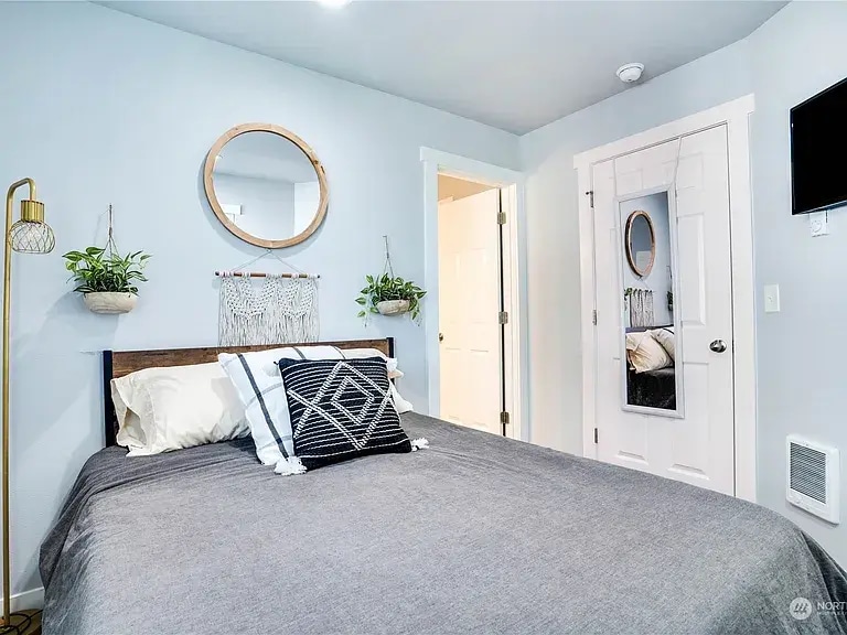 Building Photo - 640 N Anderson St