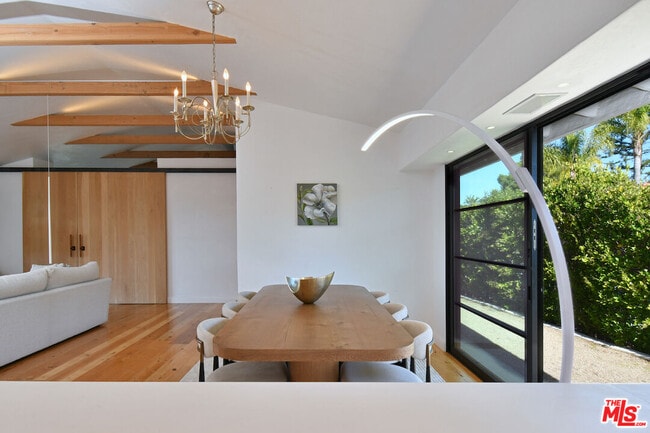 Building Photo - 2145 Linda Flora Dr