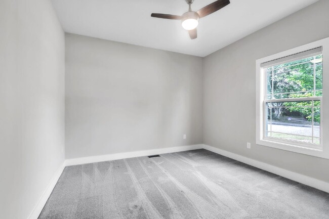 Building Photo - Stunning 3-Bedroom, 2-Bathroom Home Featuring Open-Concept Luxury Living $2150/mo rent
