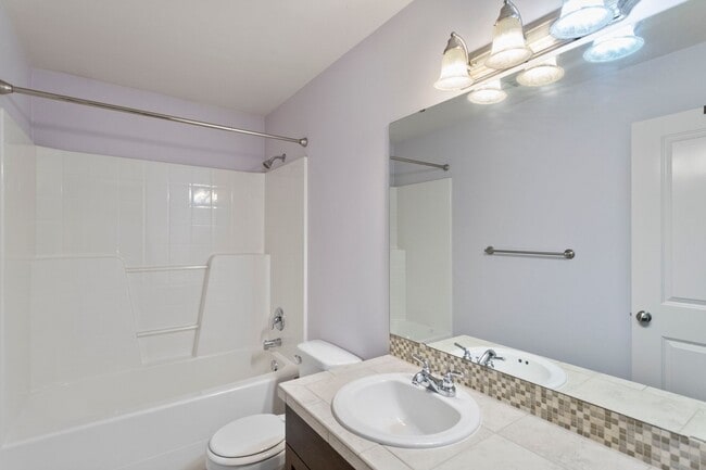 Building Photo - 4 Bed 2.5 Bath - Small Dog - Fully Fenced Yard - NAS Whidbey