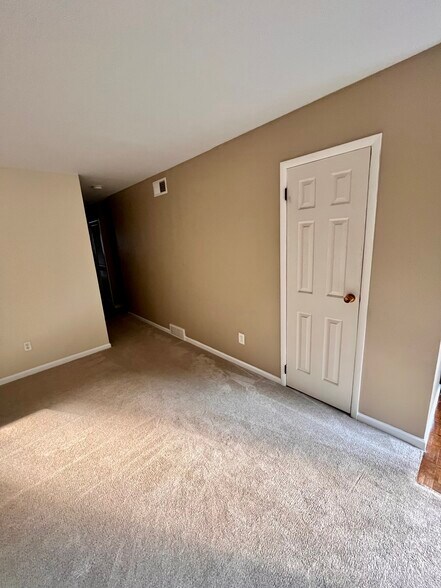Building Photo - 297 Riverside Dr