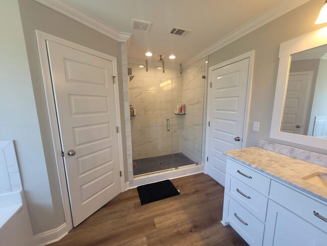Building Photo - Stunning 4-Bedroom Home in Knights Landing...