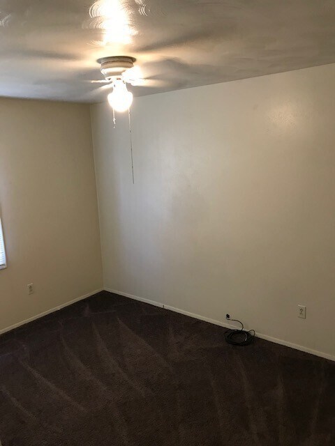 Building Photo - 223-225 Edgewood Dr