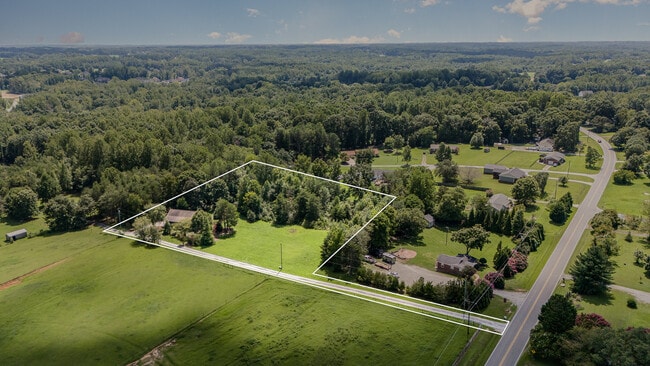 Building Photo - 8605 Haw River Rd