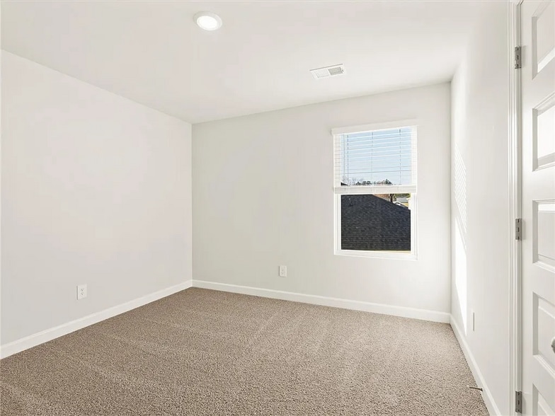 Building Photo - 105 Oval Ct