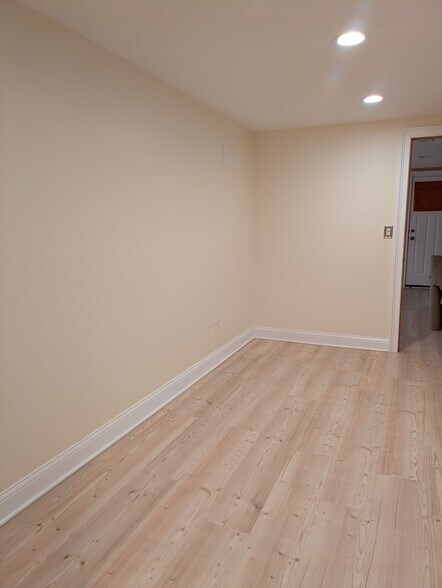 Building Photo - 510 W 45th St